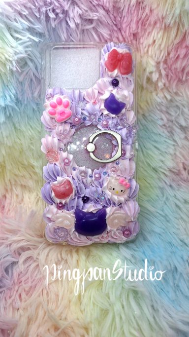 Decoden Handyhülle mit Katzen und Handyring in Rosa und Lila