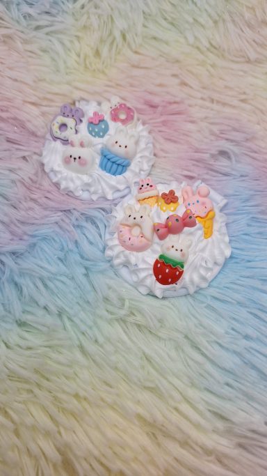 Decoden Klappspuegel in weiß mit süßen Charms