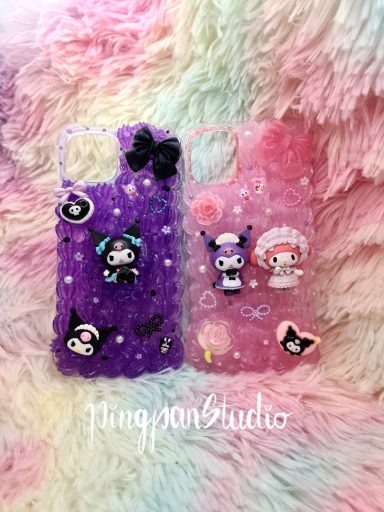 2 Decoden Handyhülle mit Cartoon Charakteren in lila und rosa